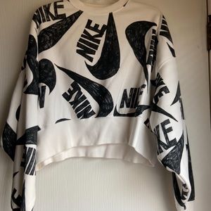 Nike cropped crew neck sweatshirt
